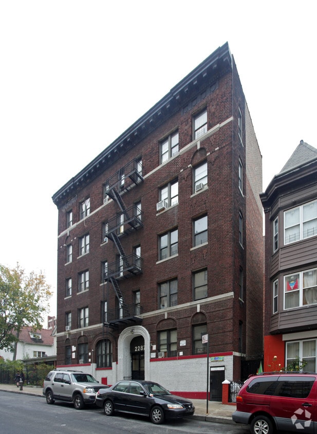 Primary Photo - 2287 Loring Pl N