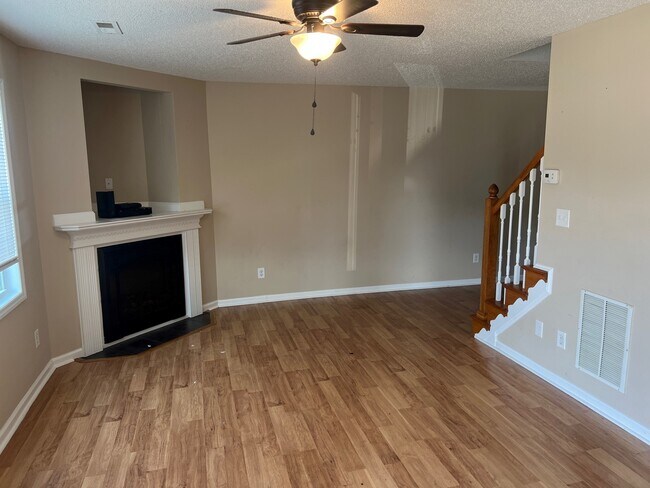 Foto del edificio - 1225 Cross Creek Cir