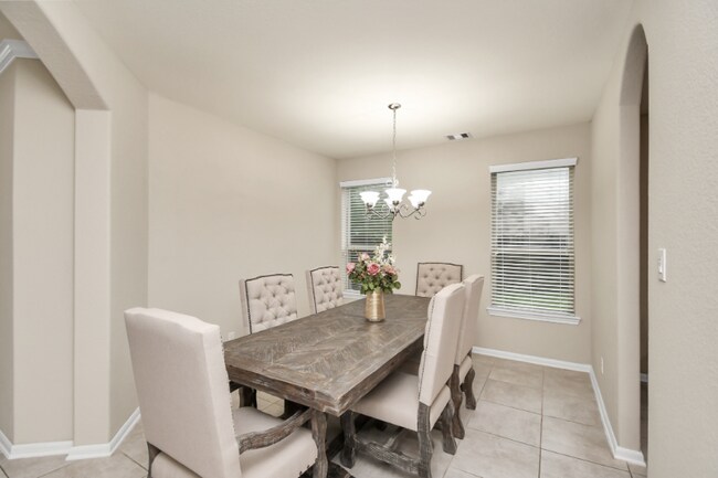 Building Photo - 1539 Giles Dr