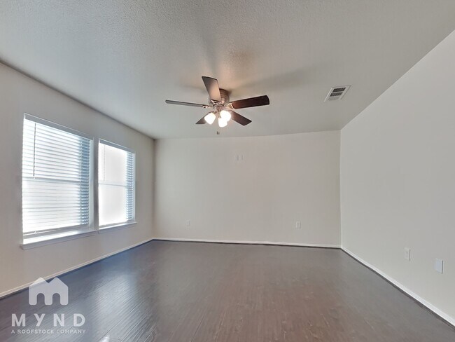 Foto del edificio - 5305 Westbrook Rd