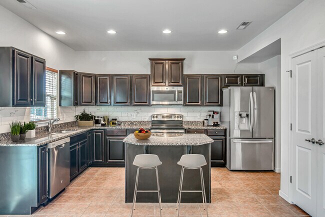 Building Photo - Cobblestone 290 (Landing)