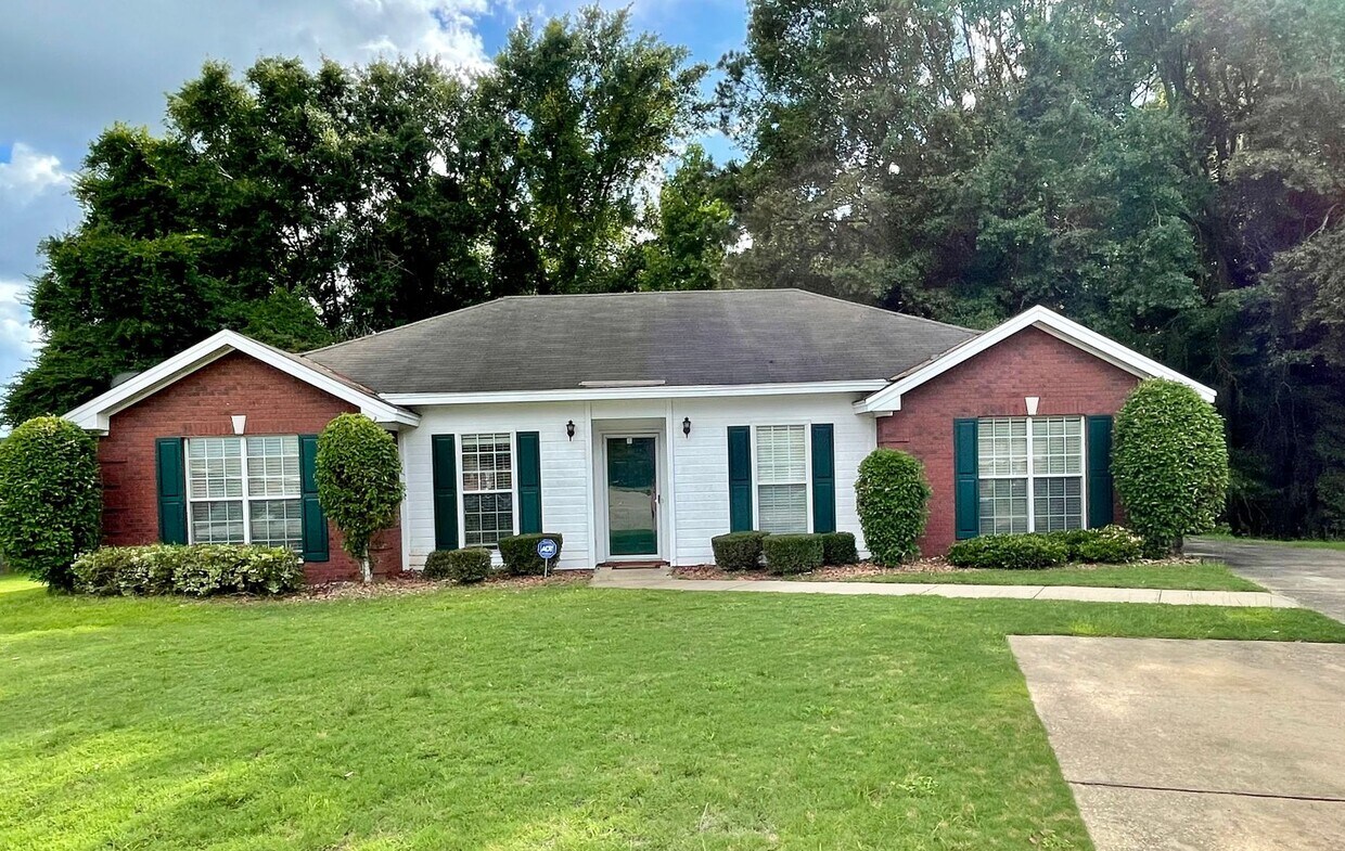 Primary Photo - 4 Bedrooms in Eastern Oaks