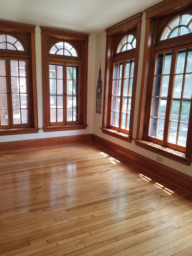 Foto del edificio - 5861 Nina Pl