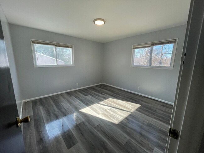 Foto del edificio - 3421 Elmhurst Dr