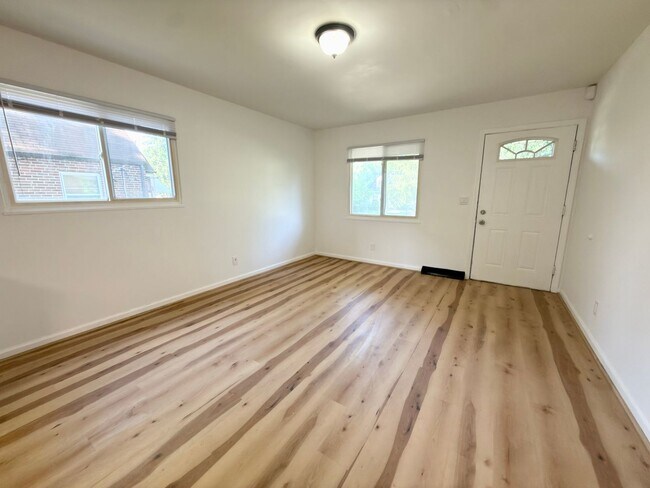 Building Photo - Cozy 3-Bedroom Home with Fenced Yard & Flexible Space – Cincinnati, OH