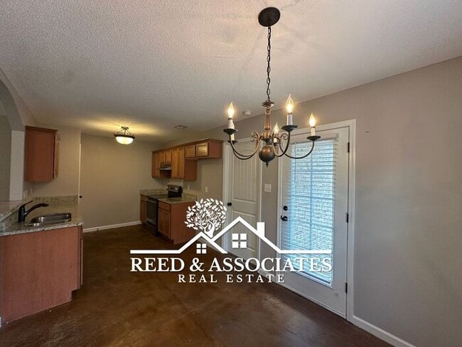 Building Photo - 4 Bedroom in Cordova!!
