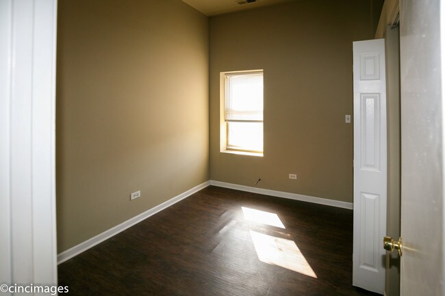 Building Photo - 3159 W Van Buren St
