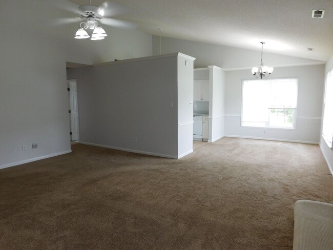 Foto del edificio - 210 Rivershore Dr