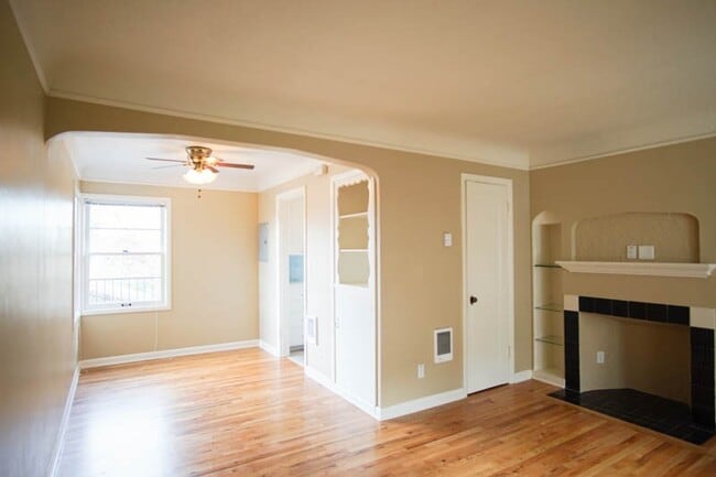 Building Photo - In the Heart of NW-Mid-Century 2Bdr Lives Like a Little House!