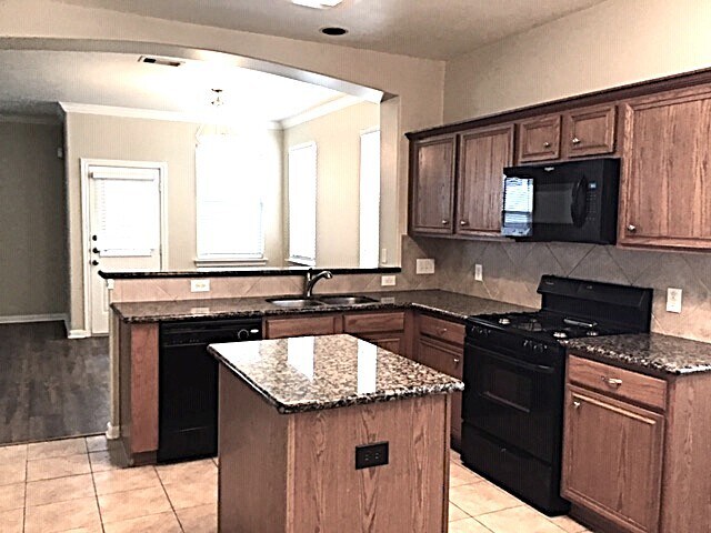 Building Photo - 9435 Spring Miller Dr