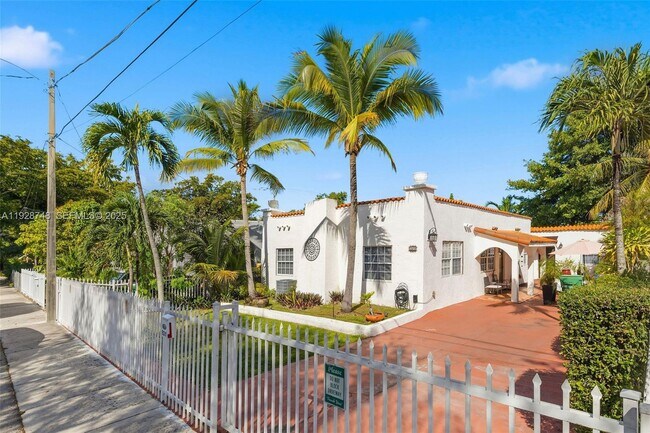 Foto del edificio - 521 NE 70th St