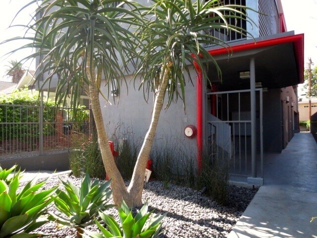Foto del edificio - 6012 Carlton Way