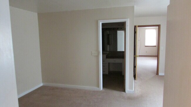 Bedroom - 170 E Washington St