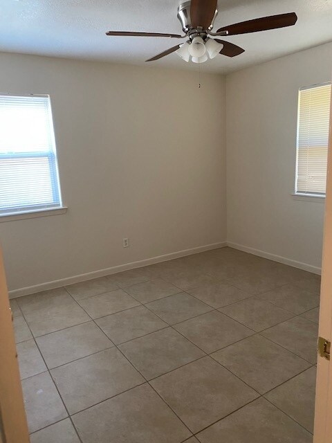 Foto del edificio - 907 Dryden Ave