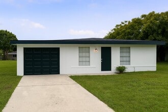 Building Photo - 153 SE Calmoso Dr