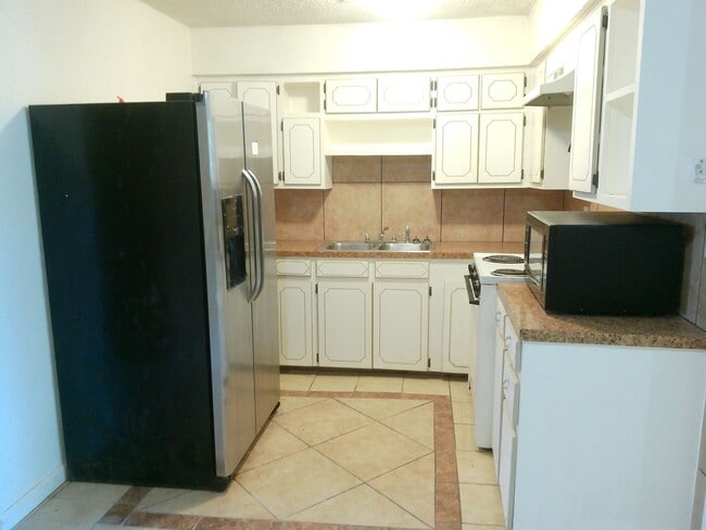 Building Photo - 2701 Nemec St