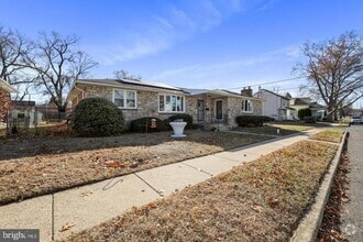 Building Photo - 8402 Holman Ave