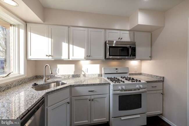 Building Photo - 7836 Anson Ct