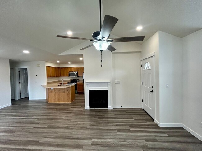Foto del edificio - 938-940 Boardwalk Ave. NE