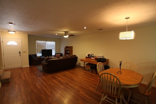 Building Photo - Cornerstone Condo Available Fall!