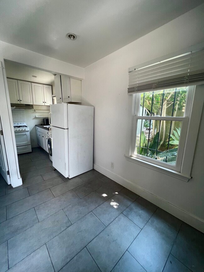 Foto del edificio - 1152 1/2 N Sycamore Ave