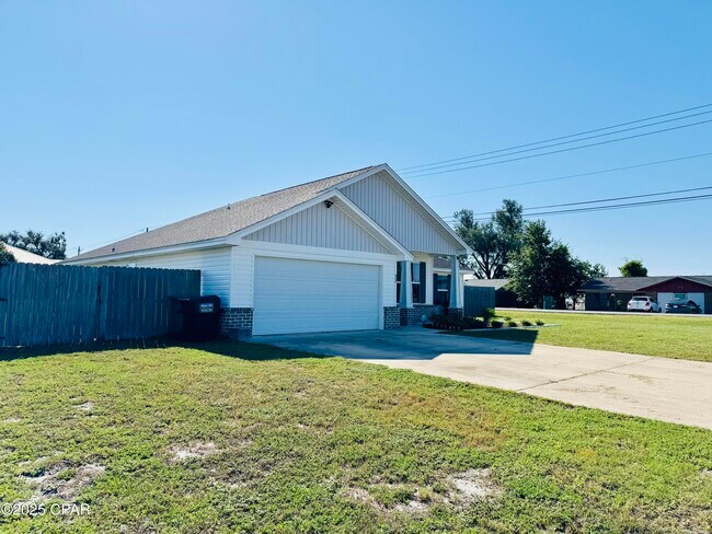 Building Photo - 425 Shadecrest Dr