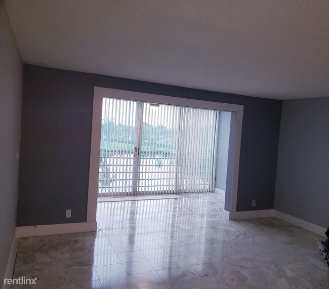 Building Photo - 2 br, 2 bath Condo - 311 se 3rd street