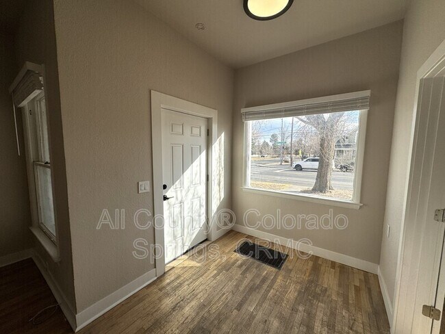 Foto del edificio - 330 E Cache La Poudre St