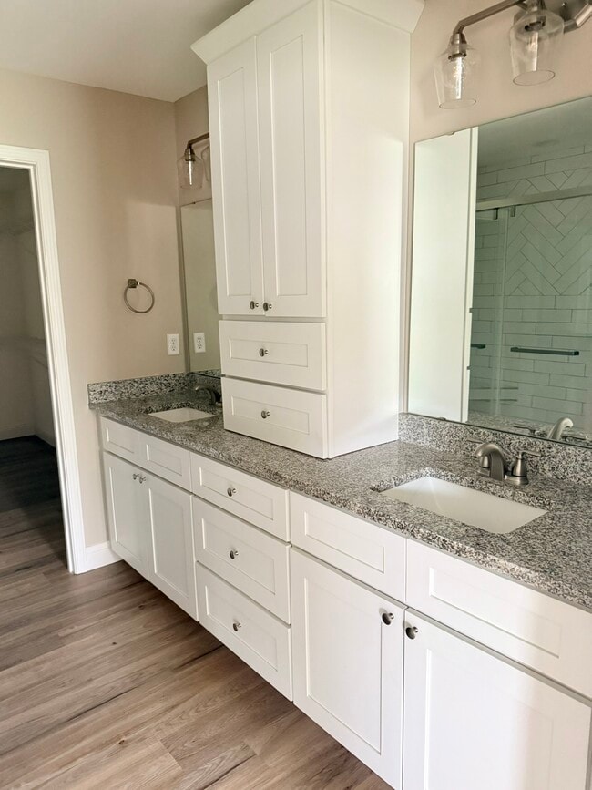 Building Photo - 249 Oak Grove Cir