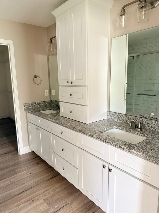 Building Photo - 295 Oak Grove Cir
