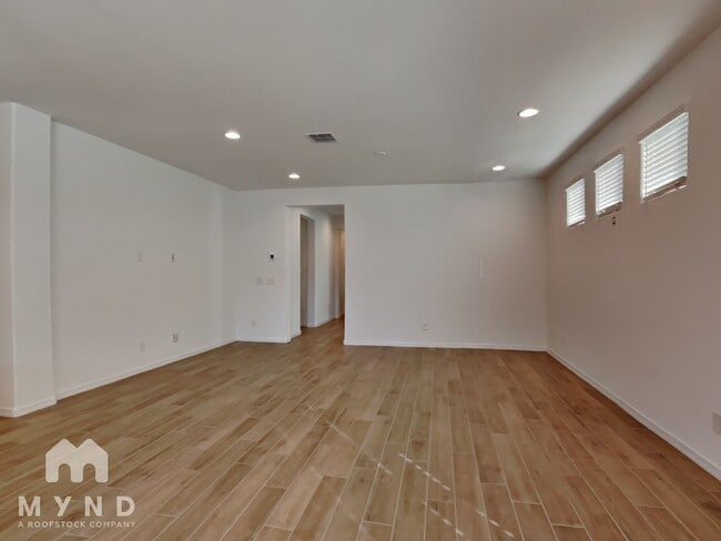 Foto del edificio - 9967 W Whitton Ave