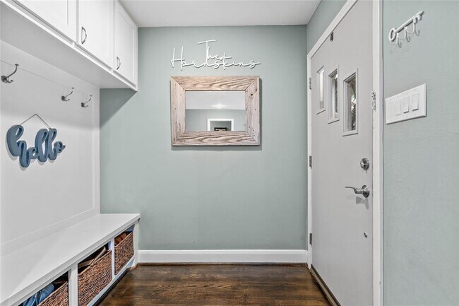 Foto del edificio - 2327 Chantilly Ln