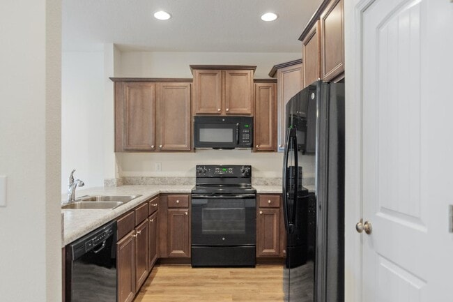 Building Photo - 173 Iron Horse Dr E