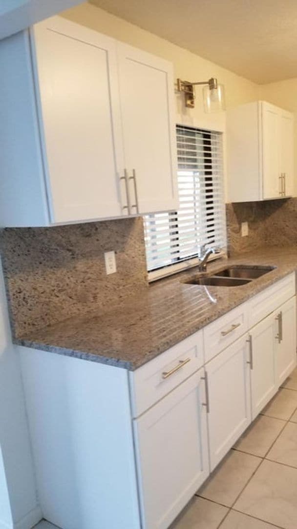 Foto del edificio - 14507 Larkspur Ln