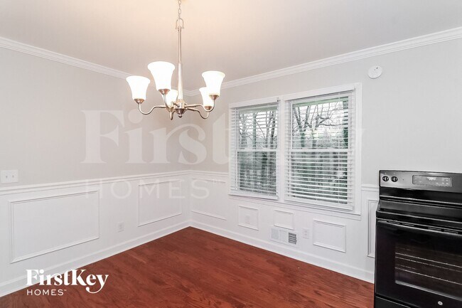 Foto del edificio - 5721 Crestview Dr