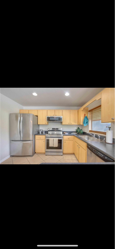 Building Photo - 569 Sidney Dr