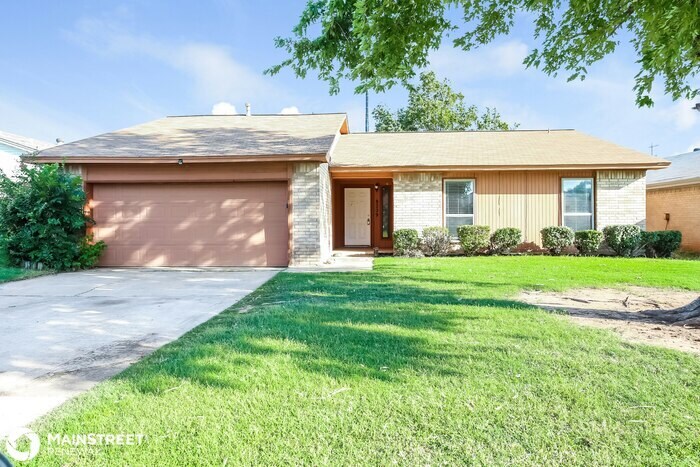 Primary Photo - 8229 NW 92nd St