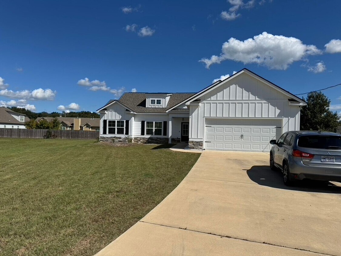Primary Photo - Introducing a spacious 4-bedroom, 2-bathro...