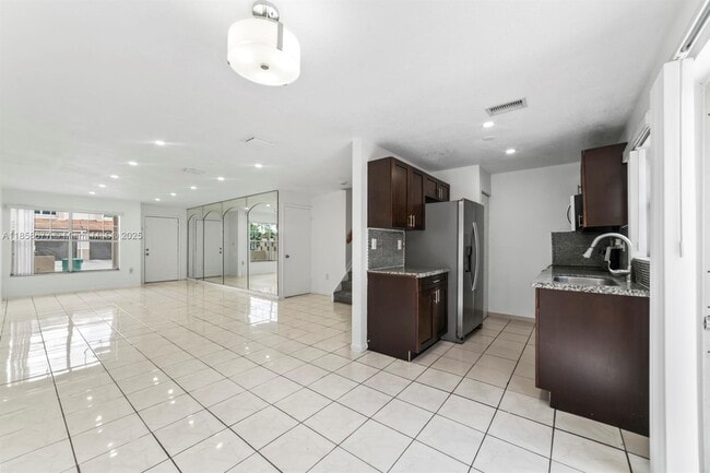 Foto del edificio - 3358 NW 198th Ter