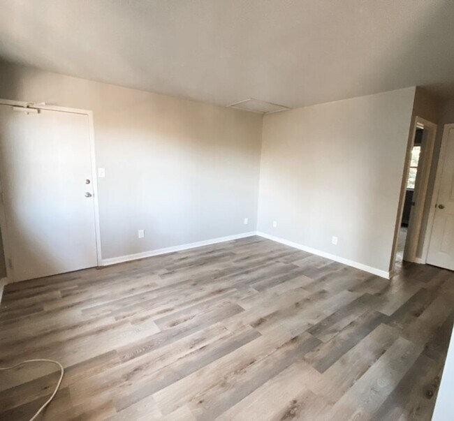 Foto del edificio - Beautifully Updated 1-Bedroom Apartment with Washer/Dryer Hookups!