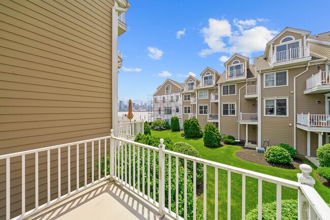 Foto del edificio - 490 Fulton Ct
