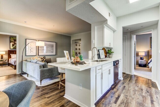 Foto del edificio - Live Free for a Month – Schedule Your Tour...