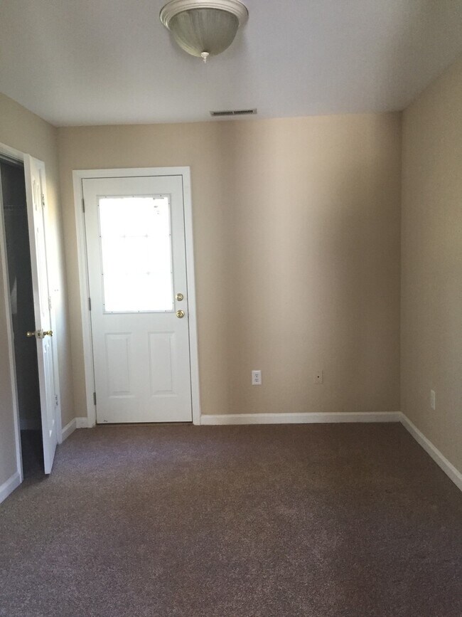 Foto del edificio - 3466 Hedge Drive Northeast