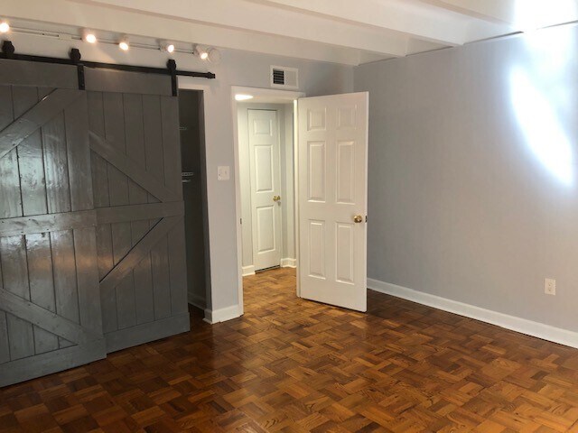 Foto del edificio - 5900 Patterson Ave