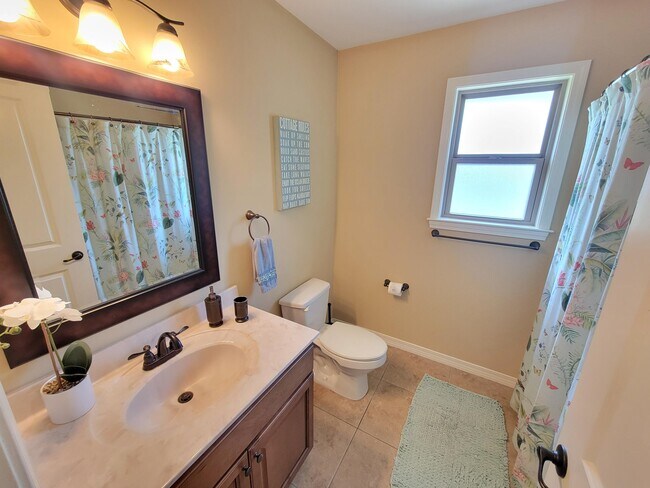 Building Photo - 2006 Aurora Dr