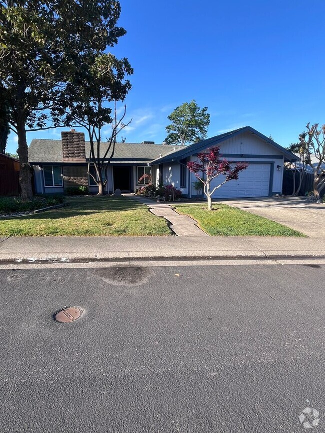 Building Photo - 423 Dawnridge Rd