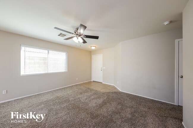 Foto del edificio - 2952 W Lone Cactus Dr