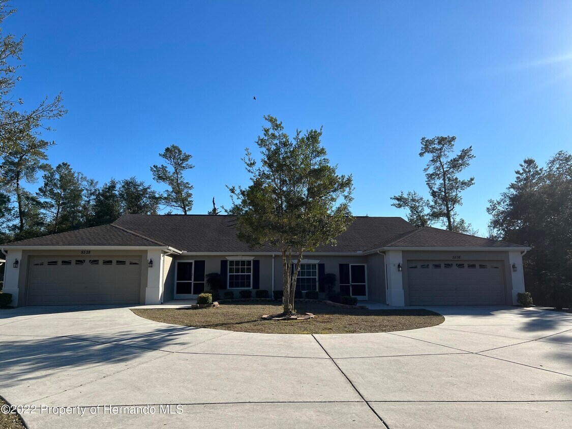 5538 W Oak Park Blvd, Homosassa, FL 34446 Townhouse for Rent in
