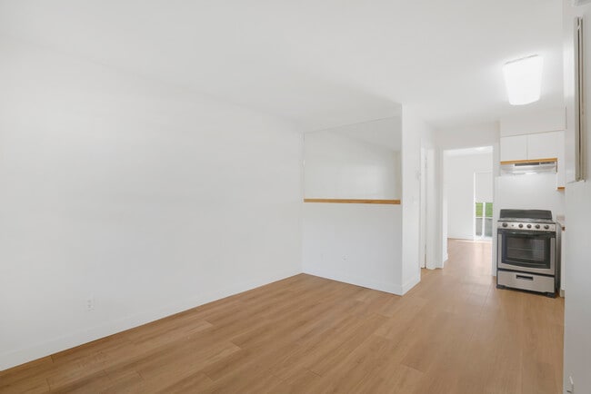 1 bedroom - Living - Willow Park Manor
