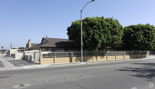 Building Photo - Wilshire Crest Apartments